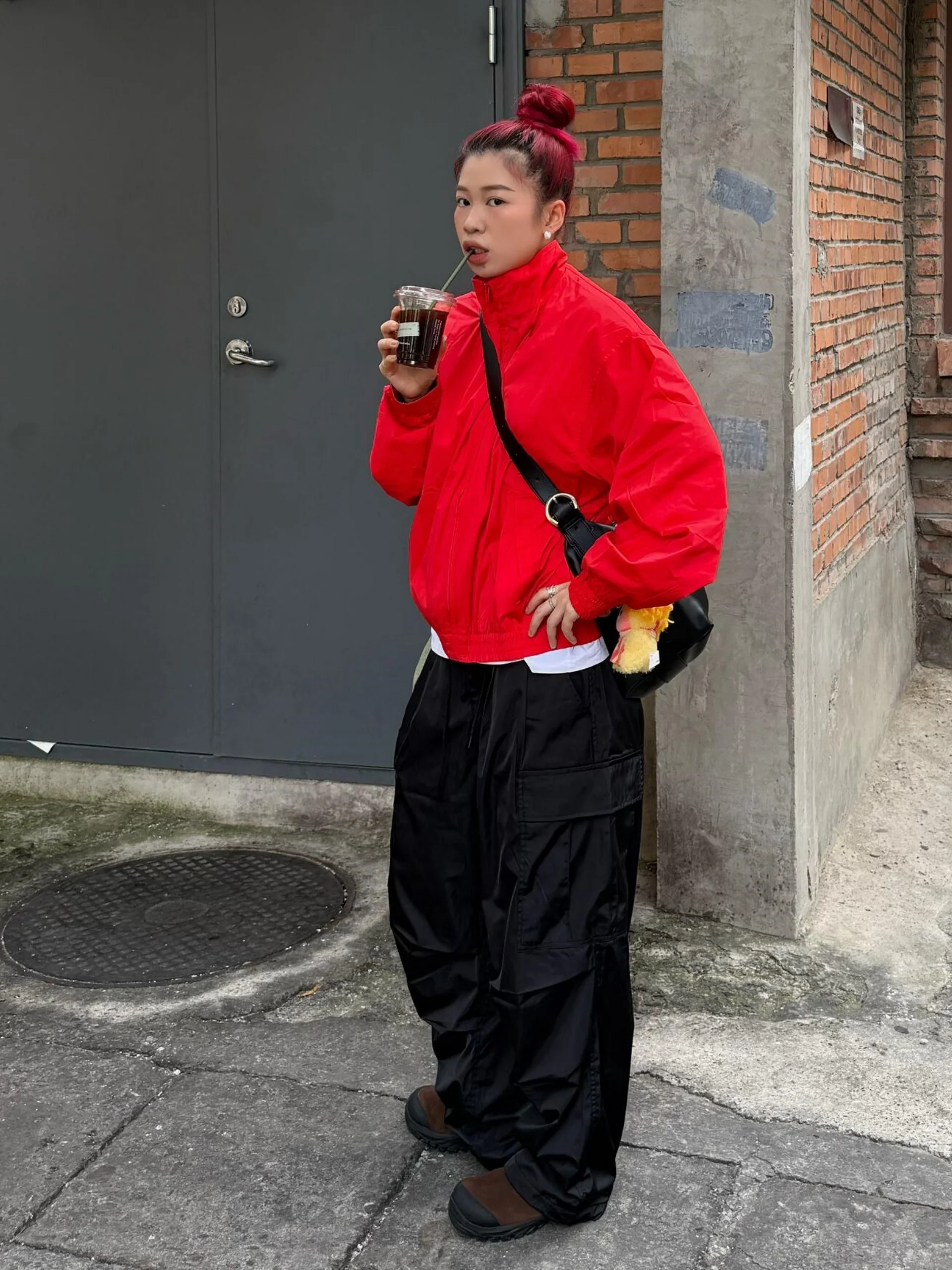 

Американская уличная одежда в стиле ретро, красная куртка с воротником-стойкой, женская осенне-зимняя новинка на молнии, модный топ для занятий спортом на открытом воздухе и велоспорта