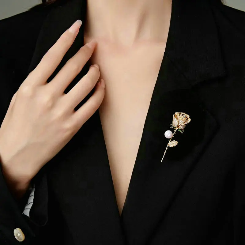 Chinese Style Lucky Blessing Full Paved Zircon Pearl Rose Brooch Luxury Lapel Pin For Winter Coat Wedding Party Daily Wear Gift