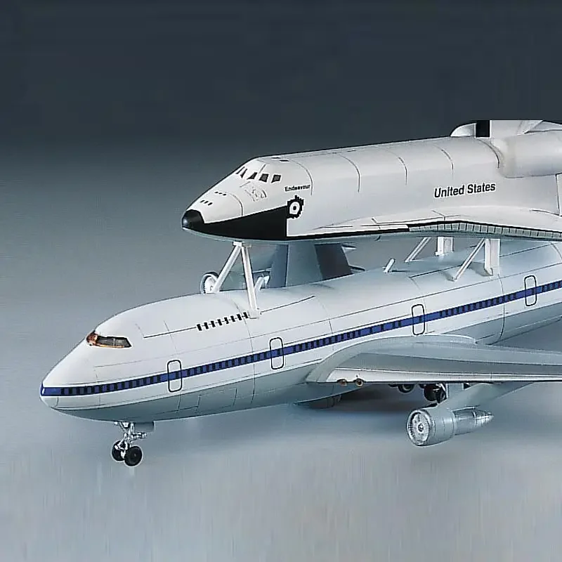 Pesawat Ulang-alik Akademi 12708 1/288 dengan Boeing 747 (Model Plastik)