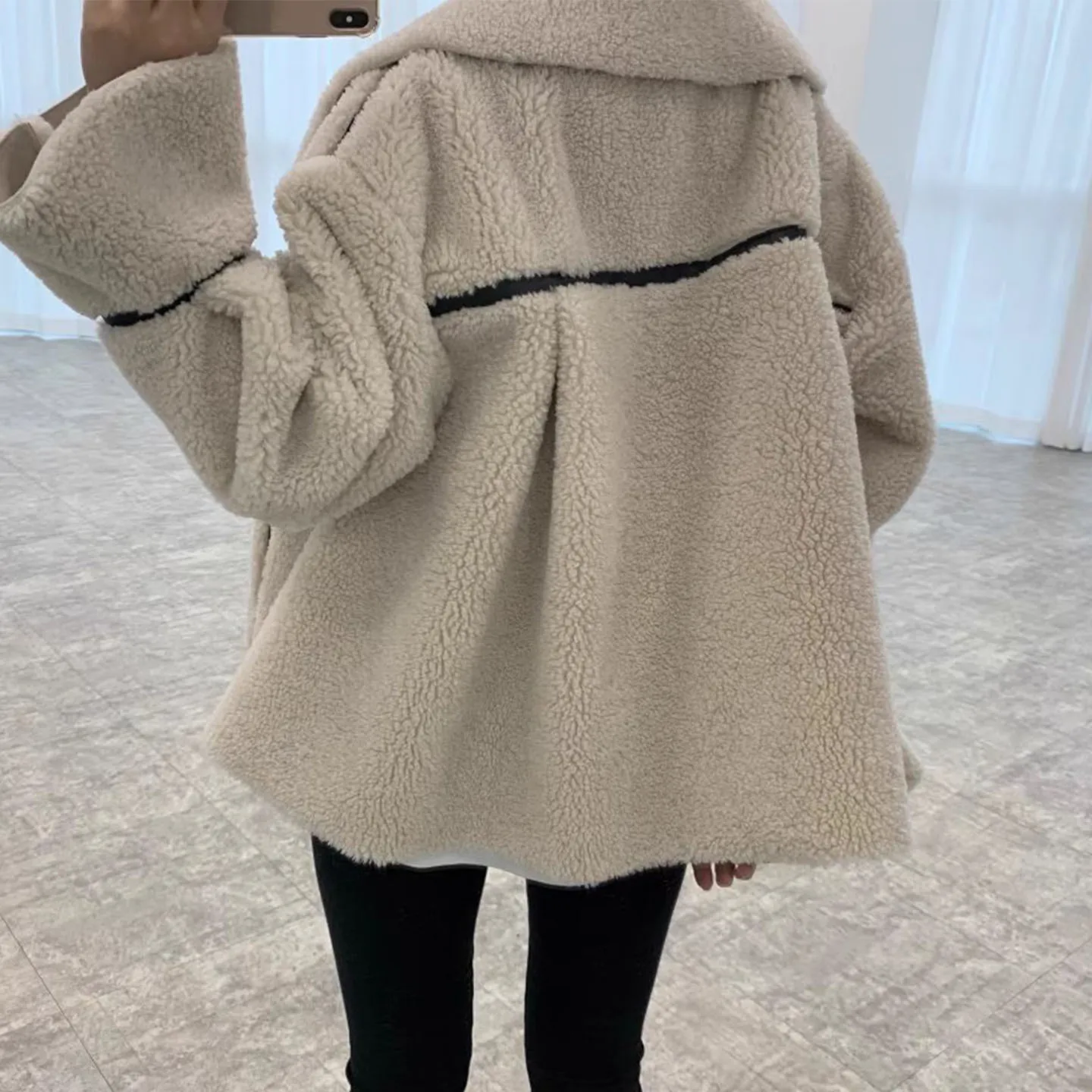 الرجعية التلبيب تقسم فرو الضأن Jaet المرأة فضفاضة الفراء والقطن معطف متكامل طويل Sve قبعة مع زر إغلاق