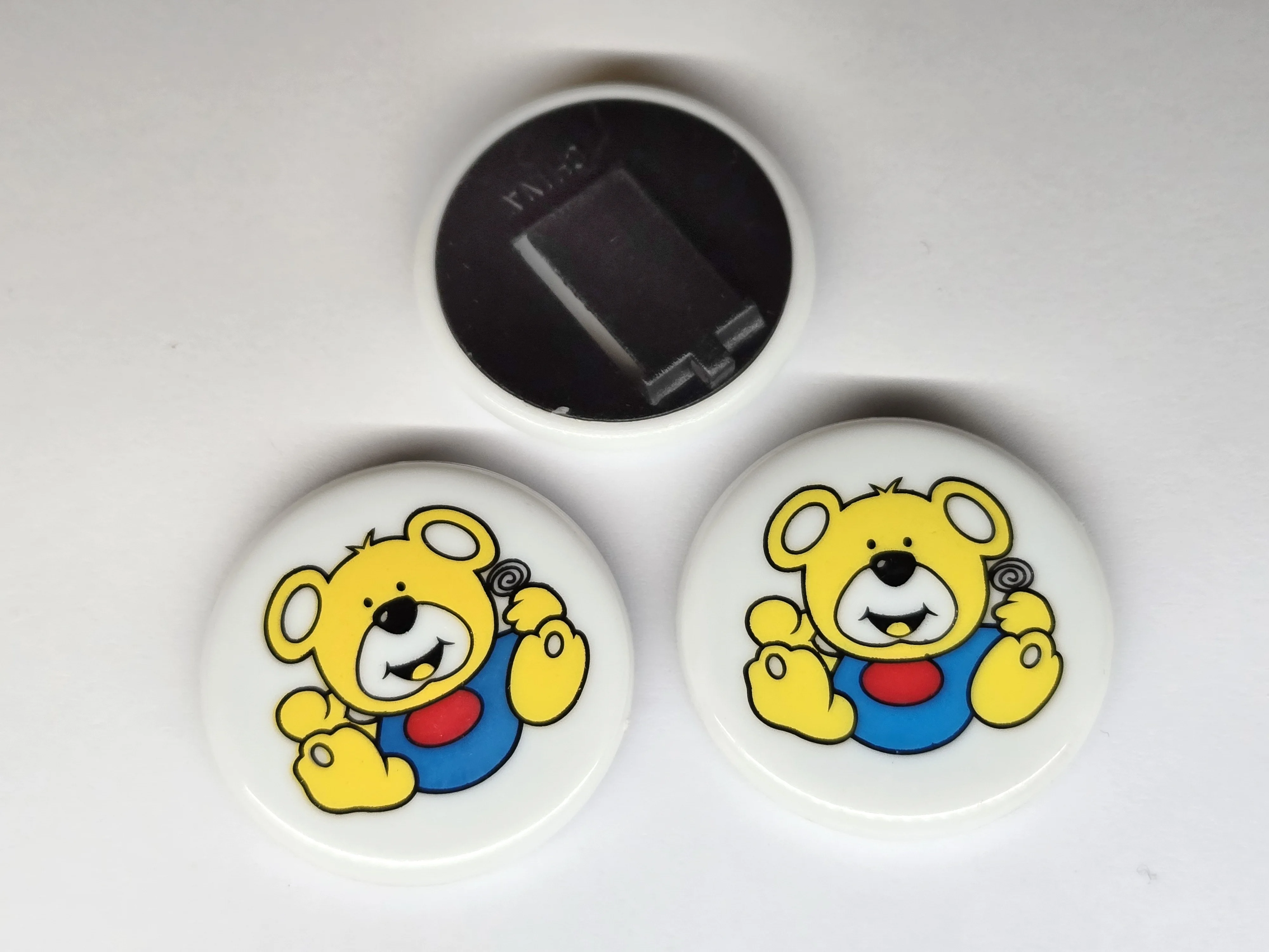 

20 pc Wholesales Bear Badges Vintage Favour Pinata School Bag Birthday Party Favors Loot Gag Gift Novelty Prize Cake Decoration