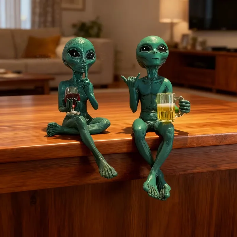 

Alien Red Wine Statue, Bookshelf Decoration, Exquisite Decoration, Collectible Model, Exclusive To Science Fiction Fans.