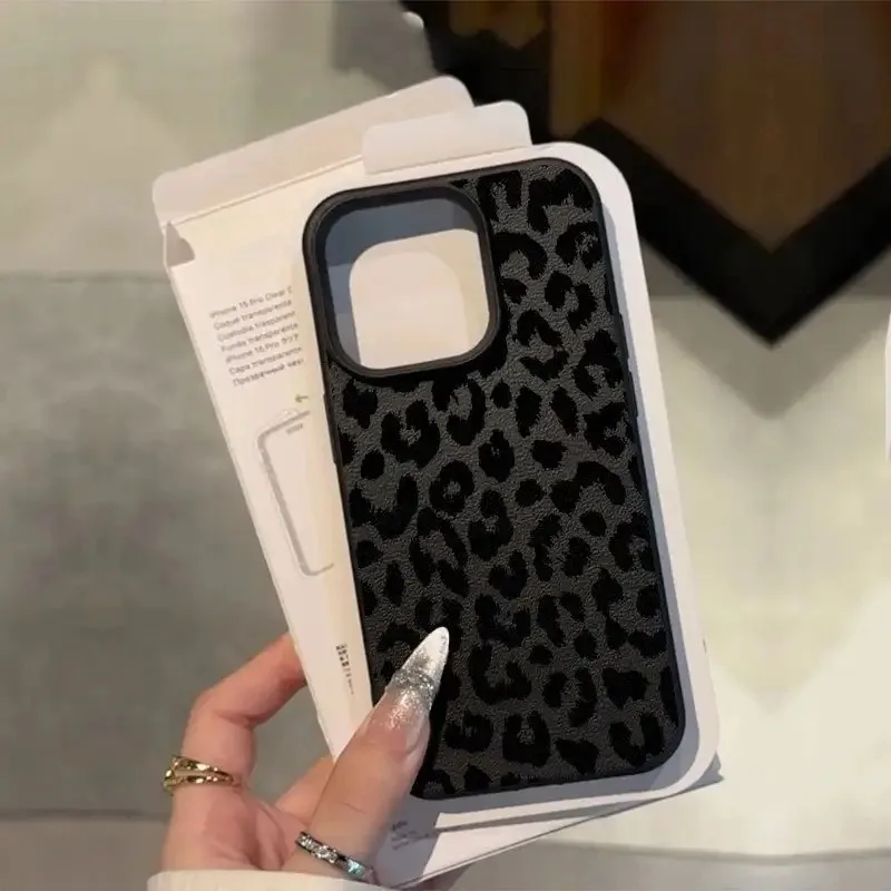 1 pieza de funda protectora anticaída para teléfono con textura de lichi y estampado de leopardo negro creativo, adecuada para teléfonos de la serie iPhone 17, 16, 15, Plus, Pro, Max: se puede utilizar como regalo