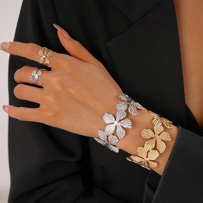 

2 Pcs Metal Style Textur Flowers Opening Bangles for Women Punk Cuff Bracelets High-end Index Finger Rings Charms Jewelry Sets