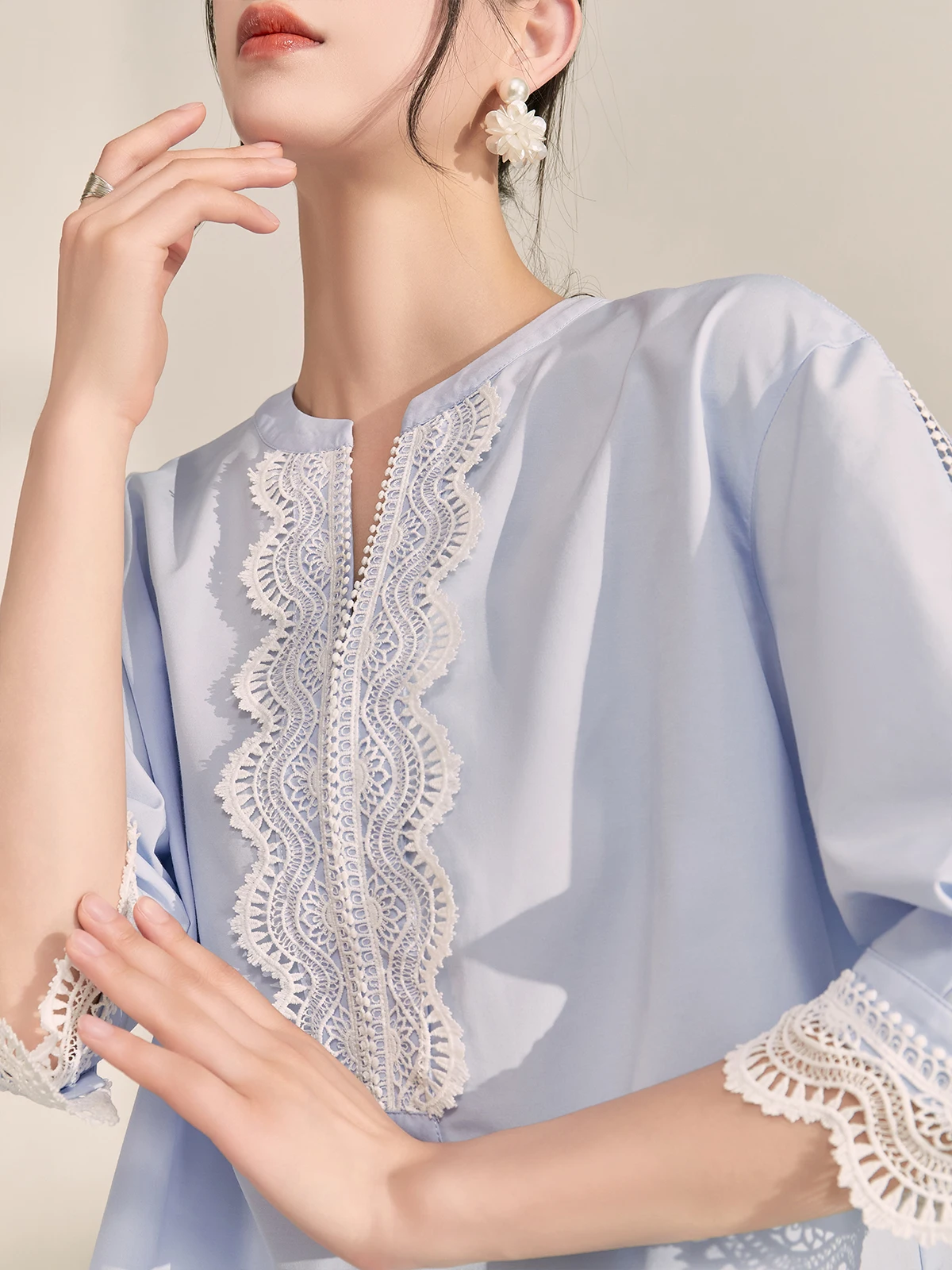 

Синяя кружевная блузка с коротким рукавом в корейском стиле, универсальная, для повседневной носки, простая, свободного кроя, из полиэфирного волокна, с круглым вырезом, стандартной длины.