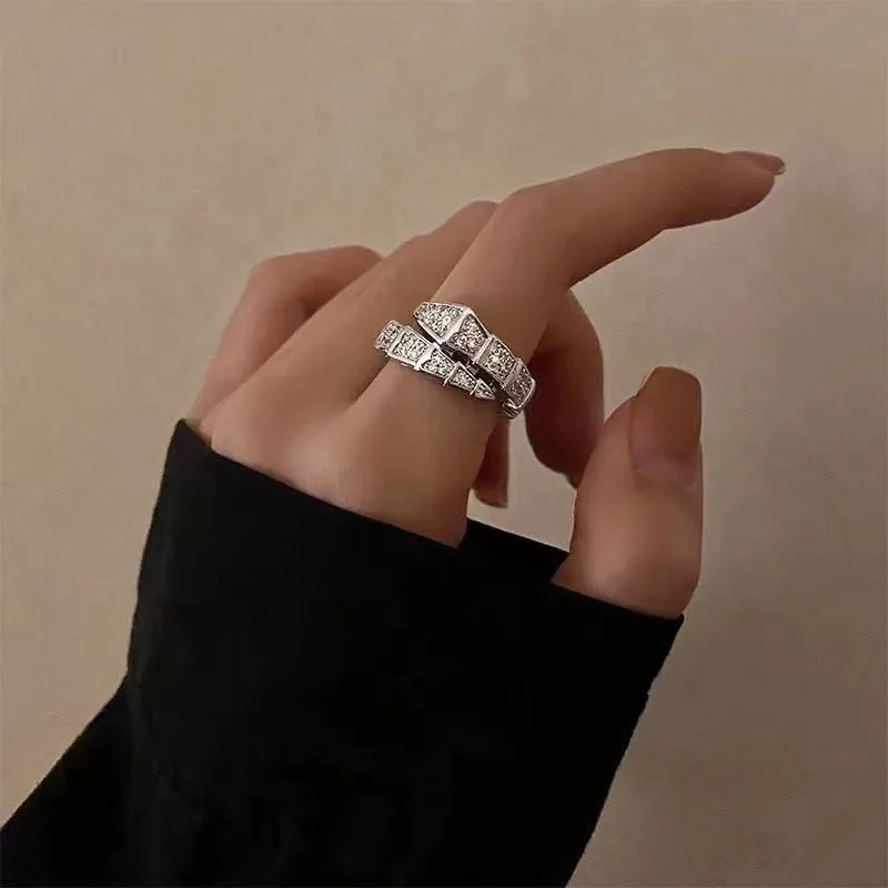 Kiss Jewelry Vintage Luxury Sliver Color Crystal Snake Shape Rings for Women Opening Shiny Cubic Zircon Finger Ring Wedding Gift