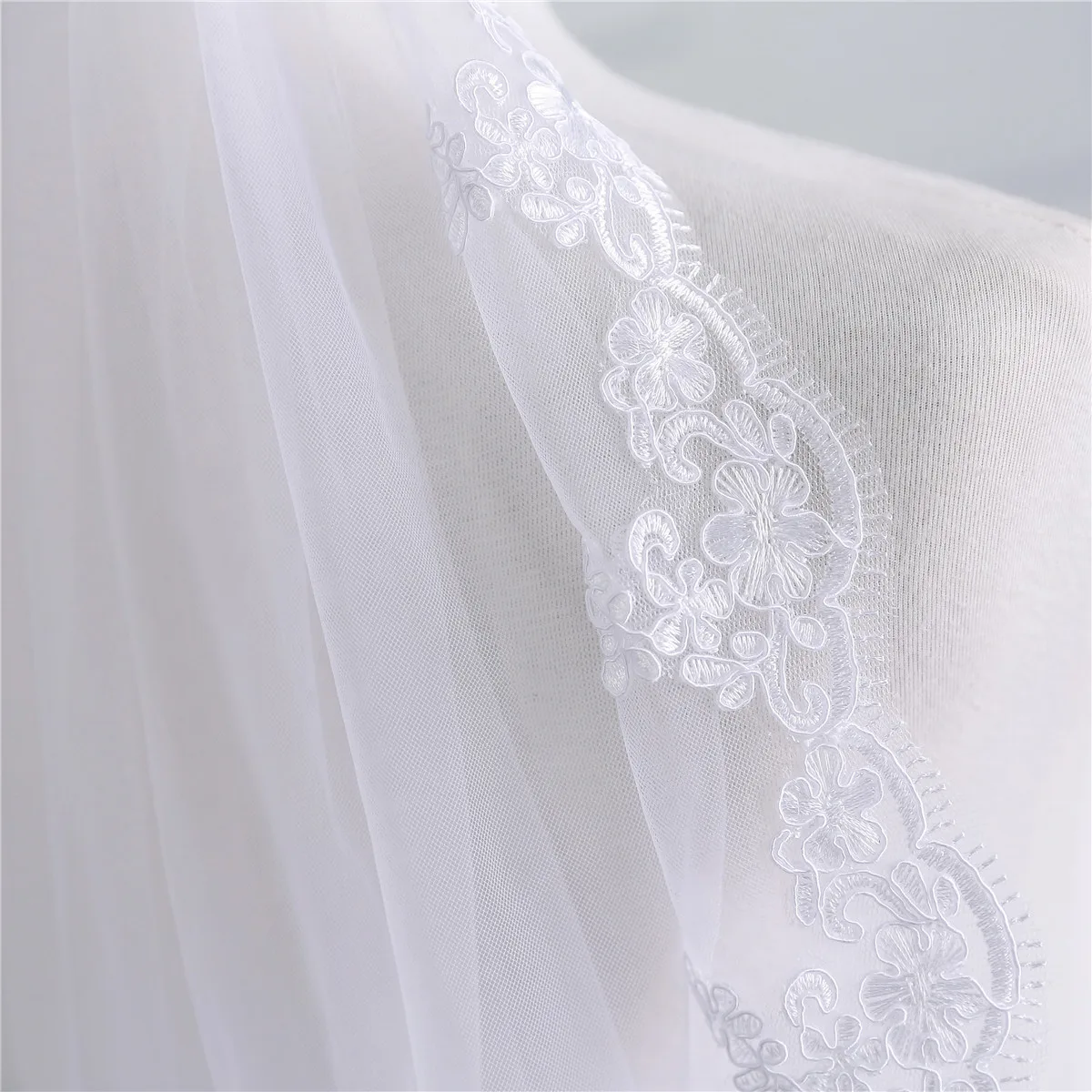 New Style Fresh Looking Women's Short 2 Tier White Wedding Veil One-layer long Bridal Veil Head Veil Wedding Accessories