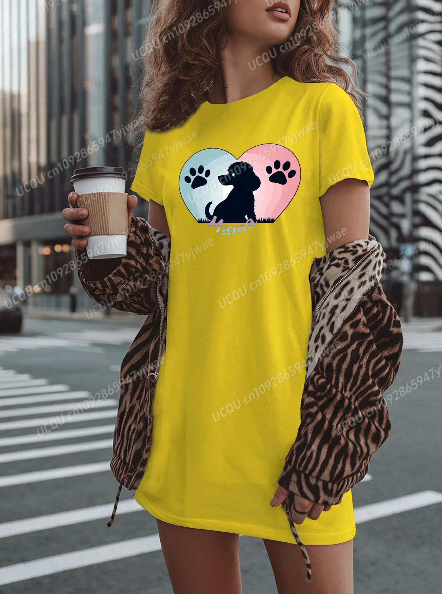 2025 ฤดูร้อนใหม่ผู้หญิงเสื้อยืดหลวมสบายๆการ์ตูนสุนัขพิมพ์ O-คอเลดี้เสื้อแขนสั้นผู้หญิงเสื้อผ้า