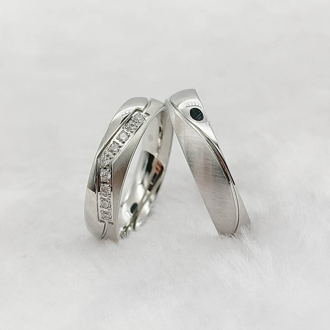 Beautiful Fiance and Fiancee 2pcs Wedding Rings Set for Couples Silver Color Stainless Steel Jewelry Never Fade