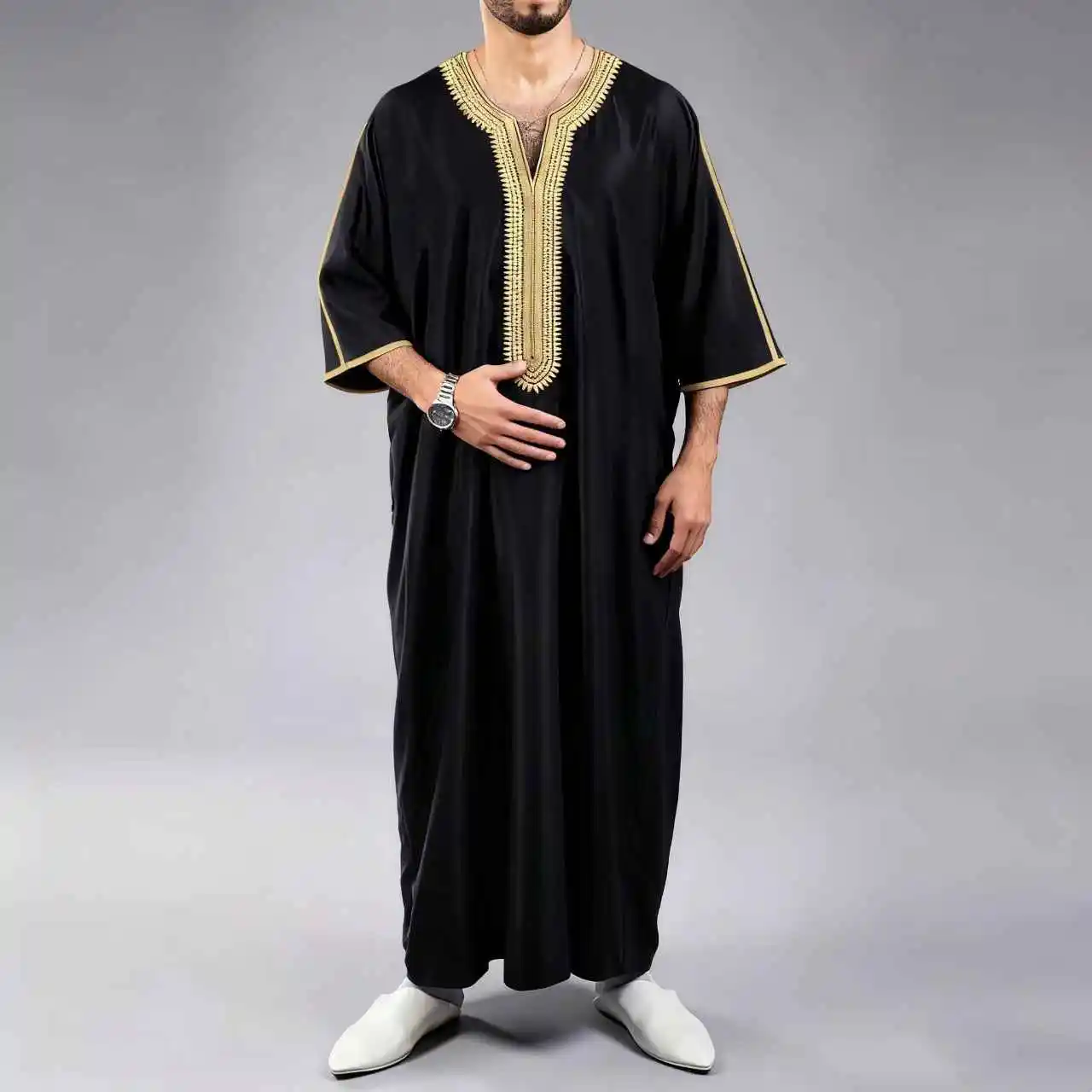 The new Moroccan men's thobe long-sleeved embroidered hood design is a traditional Muslim Islamic loose men's clothing