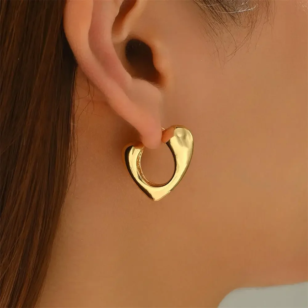 Waterproof Curved Graduated V Shape Hoop Earrings Gold Plated Geometric Huggie Ear Buckle Fashion Jewelry 2025 New Piercing Aro