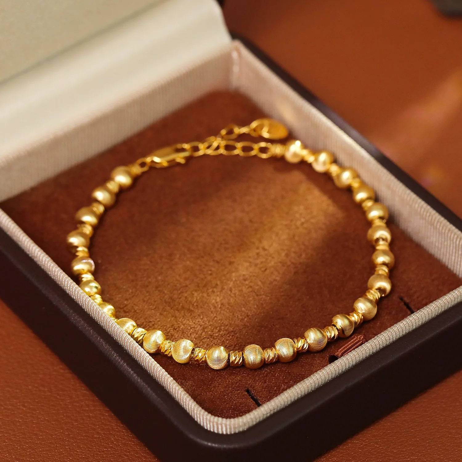Premium Advanced Sense New Chinese Brushed Beaded Bracelet Ancient Matt Gold Broken Gold Vintage Fashion Hand Jewelry Daily Wear
