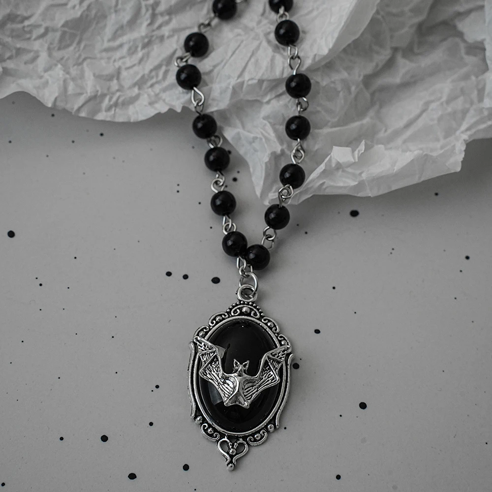 Gothic Fledermaus Kreuz dunkler Anhänger Halskette Set, Y2K personalisierte Thorn Love schwarze Perle gestapelt Halskette Set, geeignet als Halloween G
