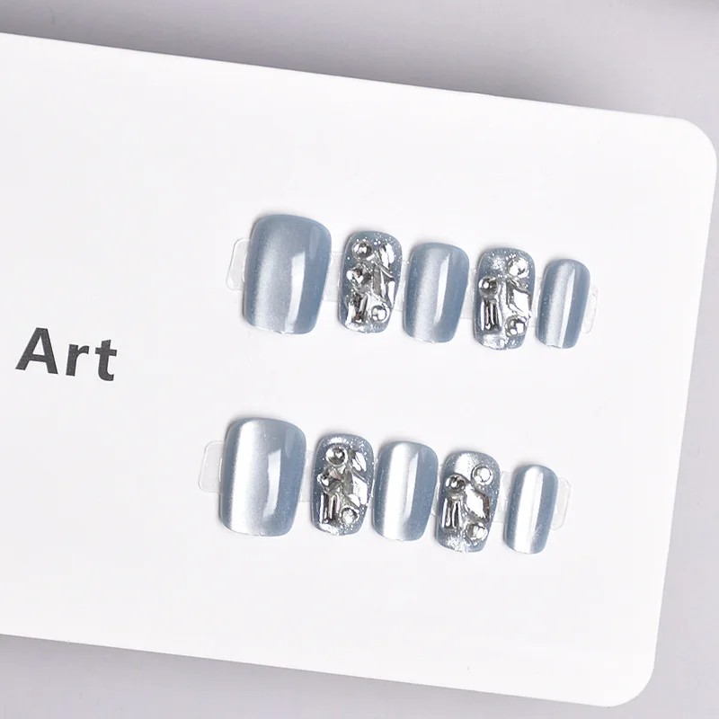손톱에 네일 라인스톤프레스를 착용하는 아이스 블루 10개 팩