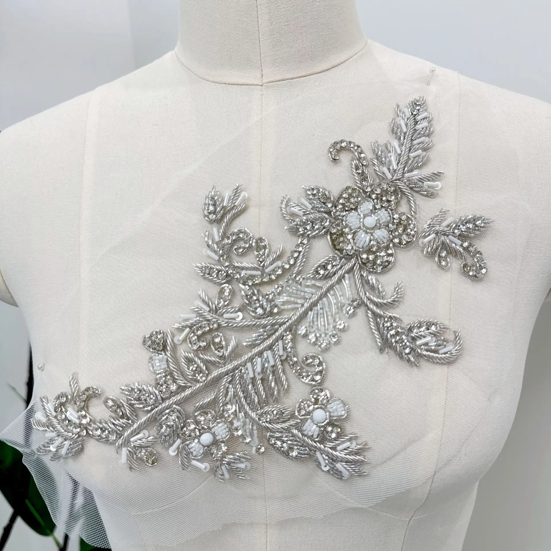 

Hand Embroidered Rhinestone Decal Wedding Dress, Dance Dress, Children's Clothing, Mother's Clothing, Clothing Accessories