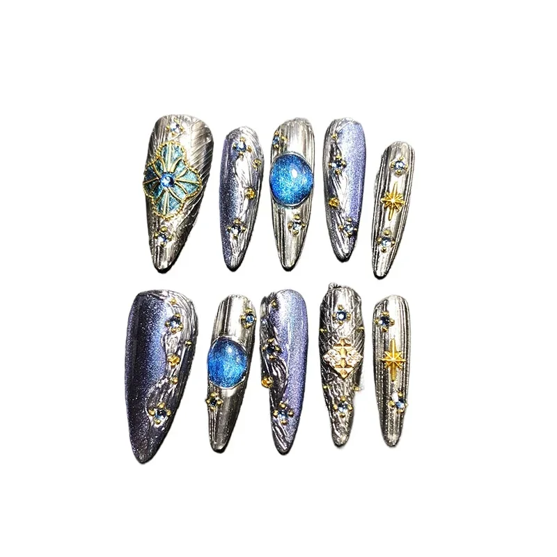 

Smurfs, wearing burcellati cat's eye zircon four-leaf clover steel ball white manicure