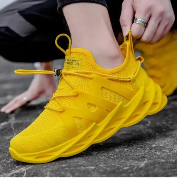 Summer Men Yellow Orange Sneakers 2023 Lace Up Shoes Casual Breathable White Mens Designer Sports Outdoor Trainers Running Shoes