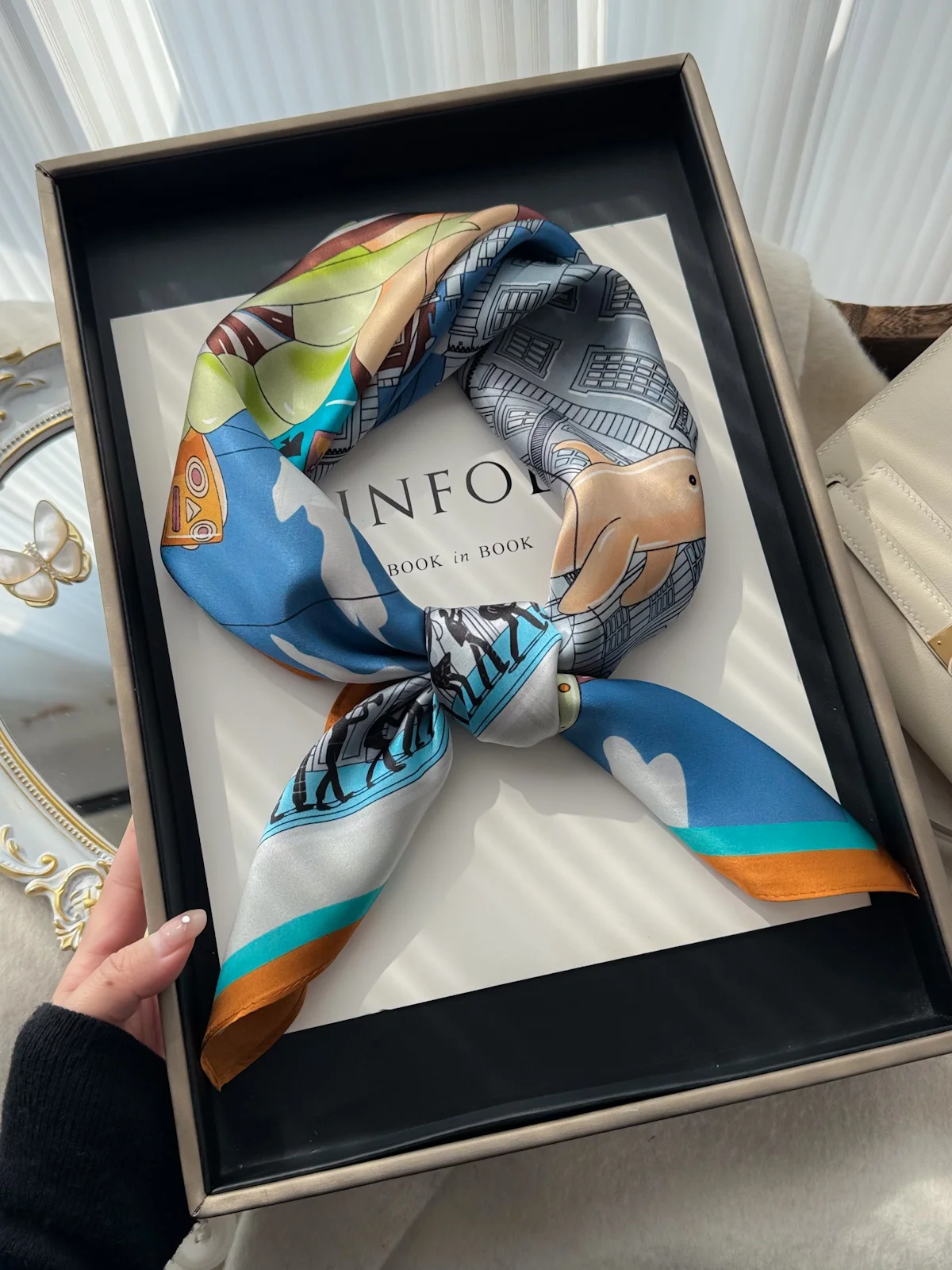 高品質マルベリーシルクスクエアスカーフ-65cm-多用途装飾バルーン柄ネックスカーフ-若者や中年層に最適