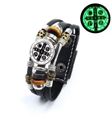 سوار جلدي متعدد الطبقات مع زر تثبيت قابل للتعديل ، ميدالية القديس البندكت المضيئة ، زجاج سان بينيتو ذو القبة ، إكسسوارات دينية