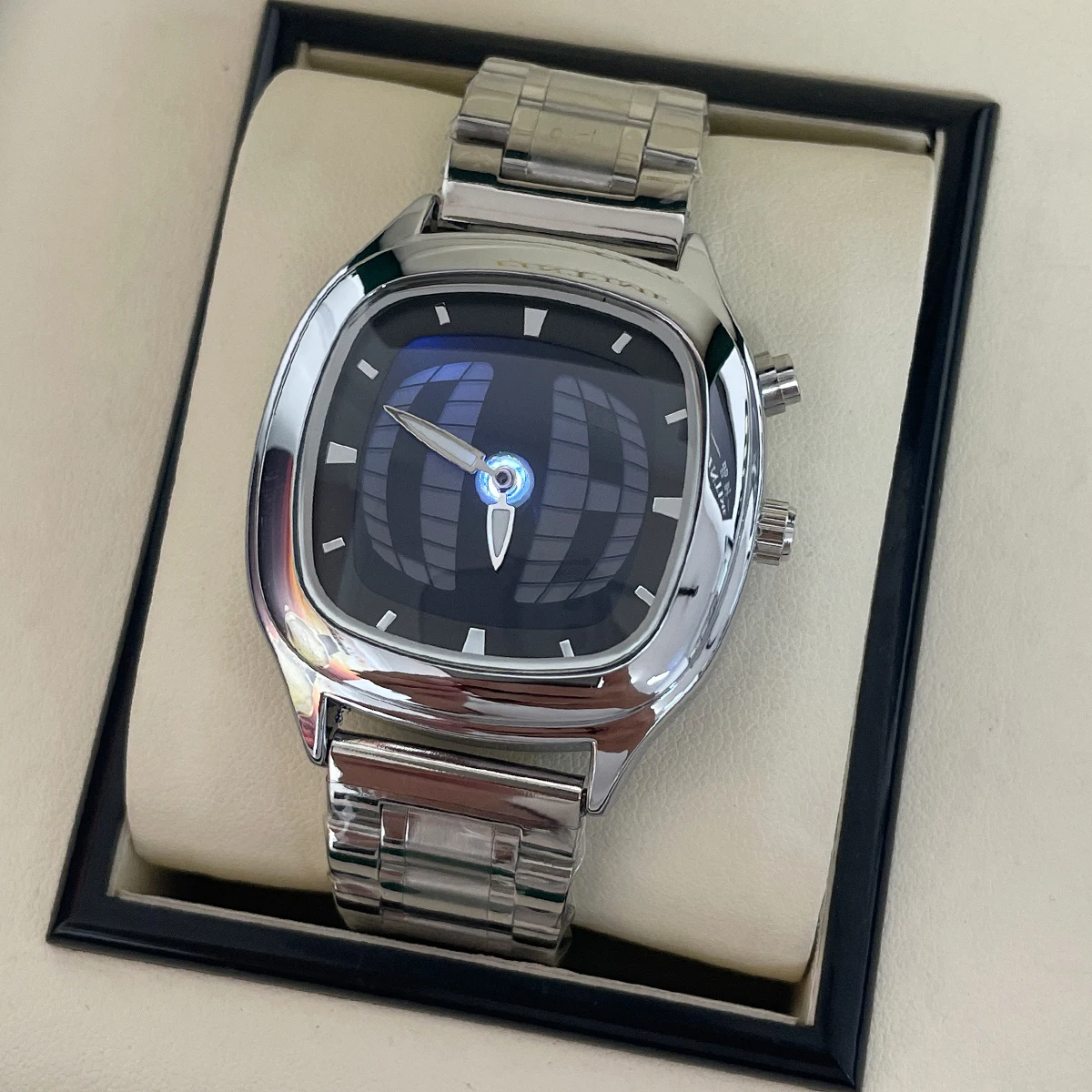 Thumbnail 3 - #4 Trending Womens Quartz Wristwatches Right Now