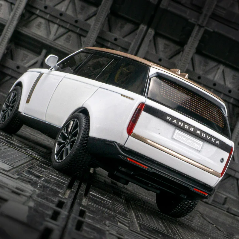 

Модель внедорожника из сплава Range Rover 2022, 1:32, маятник, звуковая и световая игрушка с возвратом мощности, открывающиеся двери