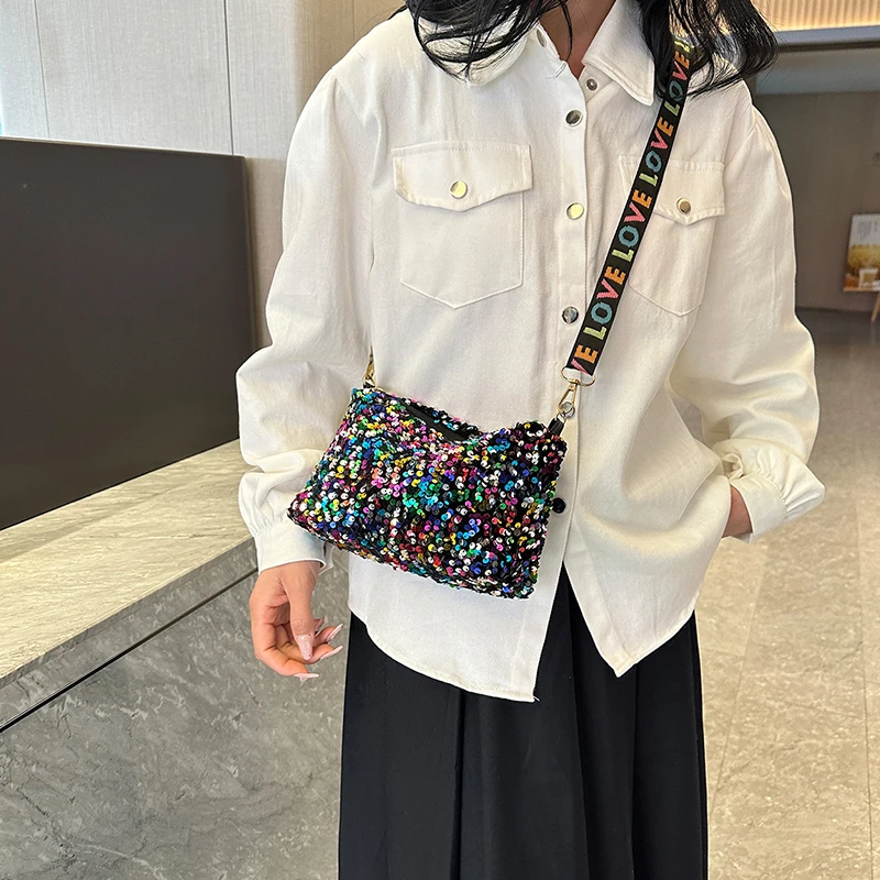 ユニークなストラップデザインの女性用スパンコールスクエアクロスボディバッグ、特別な機会やパーティーに最適なエレガントな小さなショルダーバッグ