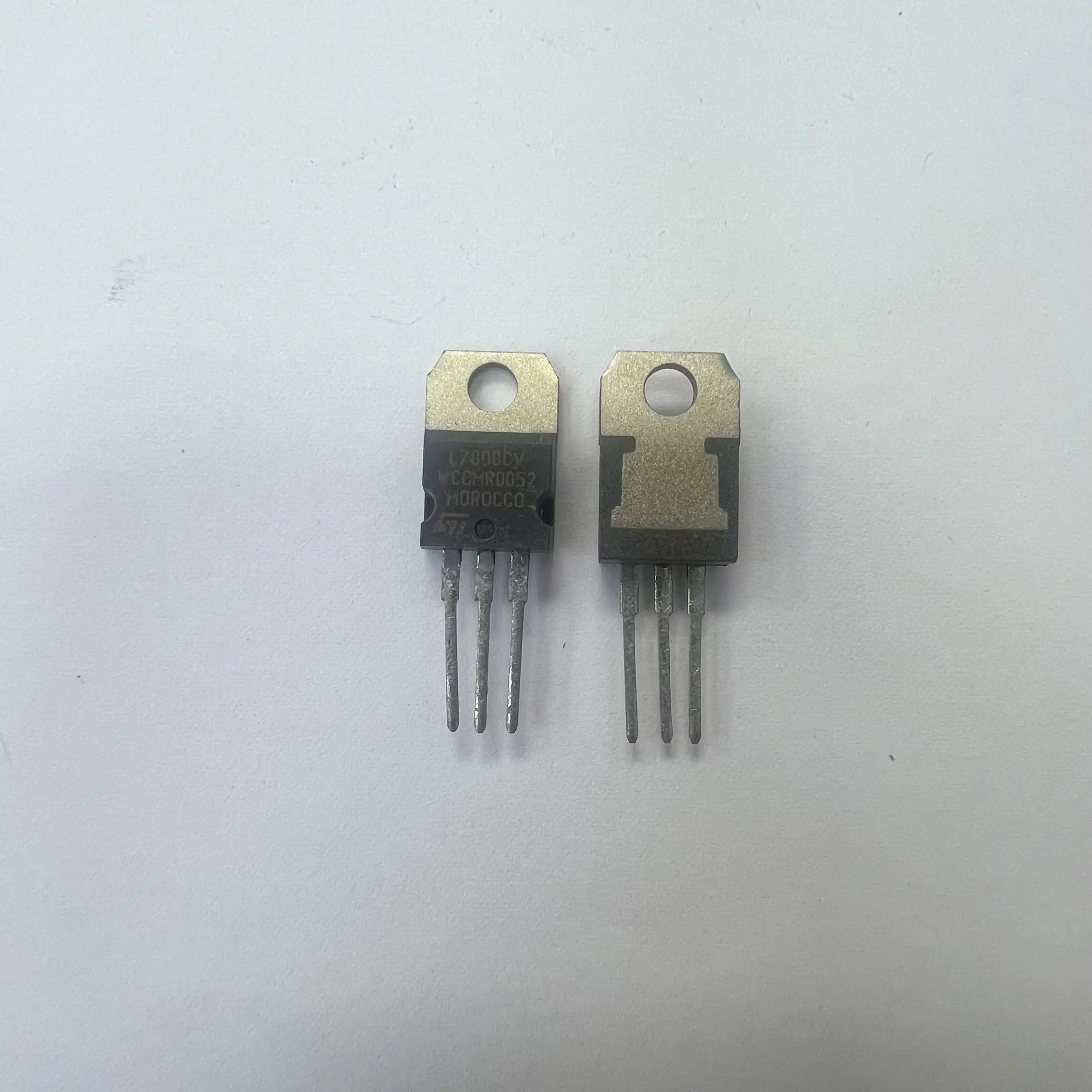 

（10pcs/LOT）L7808CV 7808 TO220 3-terminal 1 A positive voltage regulator Electronic Components IC Chip Integrated Circui