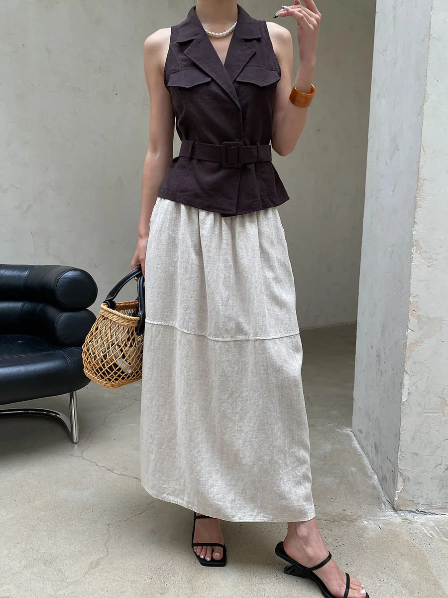 Sommerliches Damen-Top, einfarbig, mit Reverskragen, Bindegürtel und schlankem Schnitt, ärmellos. – Detail 19