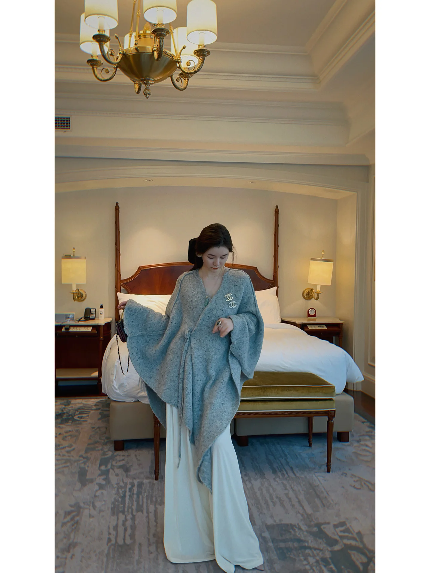 

Шерстяное пальто-накидка Yanyan Special Ey Tones: Элегантное белое верхнее пальто из смесовой ткани (полиэстер, акрил, шерсть, спандекс) с длинными рукавами