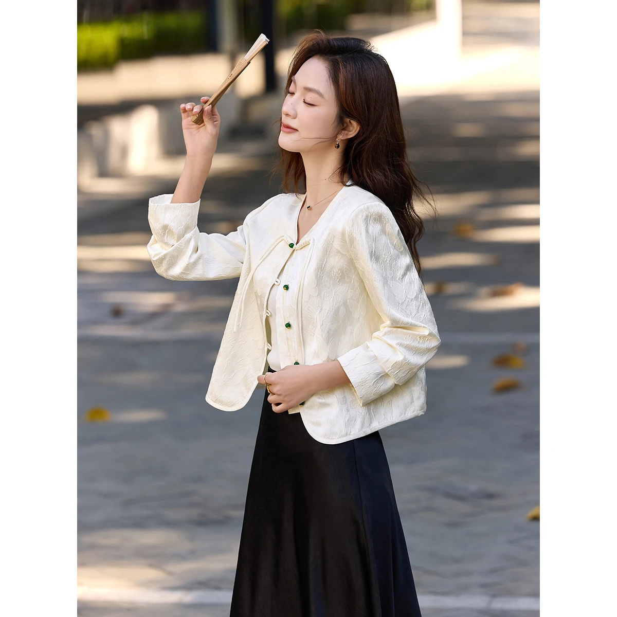 VIMLY Women's New Chinese‑style Coat 2026 Fall Frog‑button Butterfly‑jacquard Jackets Elegant Round Neck Female Outerwear A5121