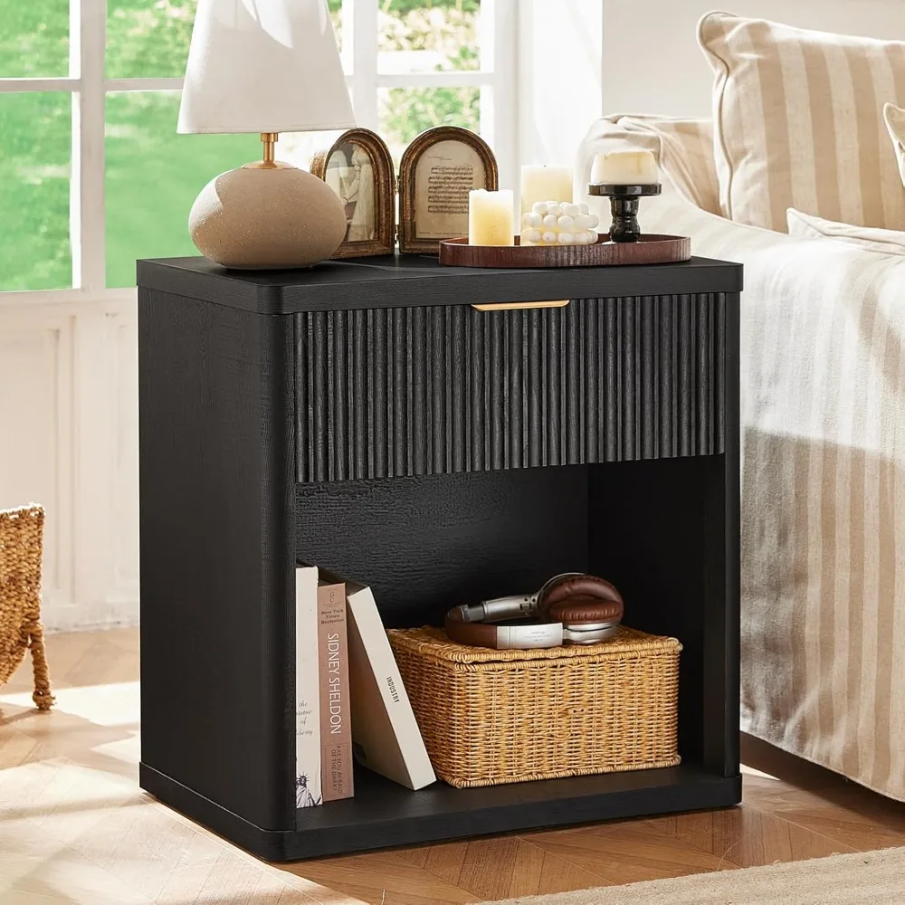 منضدة مزرعة مزدوجة مخددة مع محطة شحن، وطاولات نهاية ذات درج عريض 23 بوصة، وخزانة غرفة نوم سوداء ومجموعة سرير