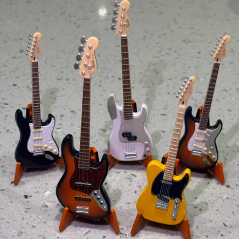 BANDAI Fender-figuras de acción de guitarra eléctrica, modelo de cápsula, juguete, instrumento Musical, adorno de escena, adorno de mesa, regalos para niños