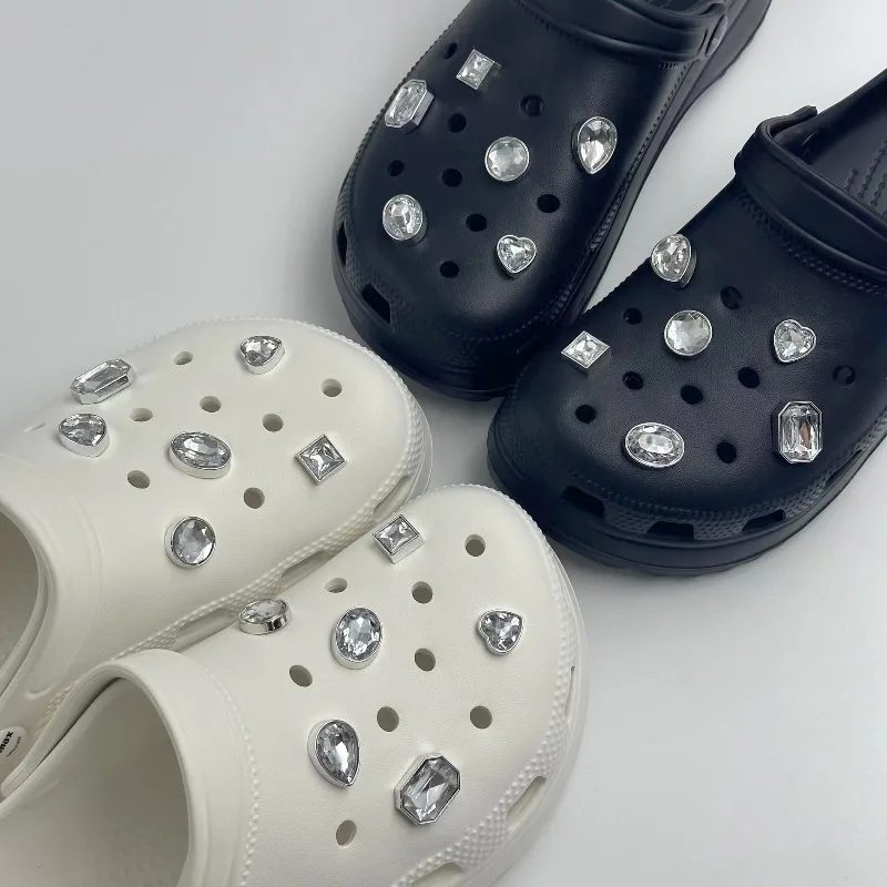 Whole Set Hot Sale DIY Fashion Crystal Diamond Shoe Charms SetAccessories Designer Quality Garden Hole Shoe Decoration Kids Gift