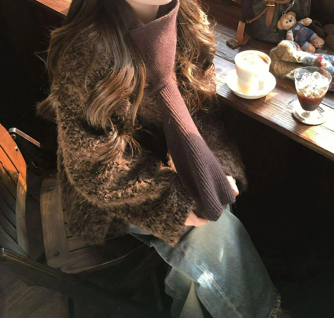 وشاح قابل للإزالة معطف صوف خروف بني للنساء لشتاء 2025 معطف قطيفة جديد #4