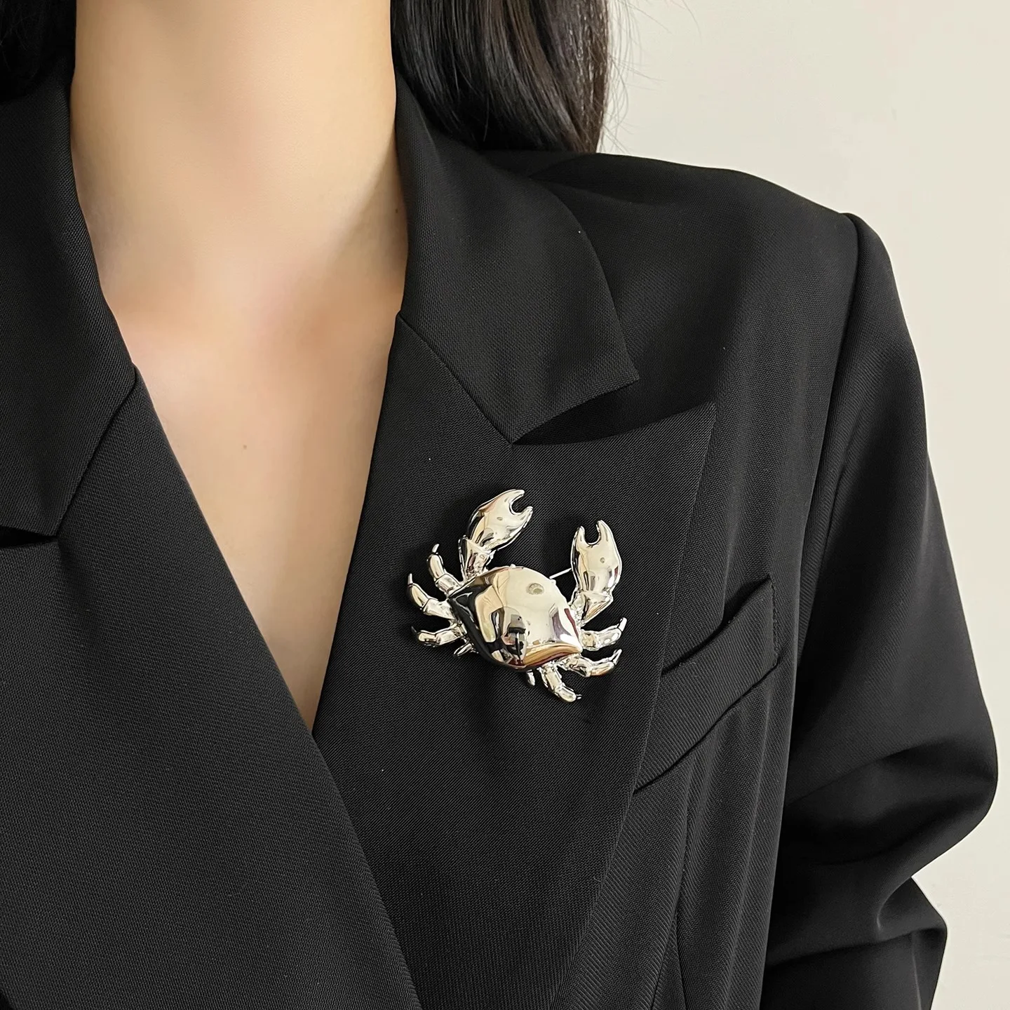 تصميم نادراً، بروش سرطان البحر المعدني المبالغ فيه للنساء. مناسبة للارتداء اليومي. #2