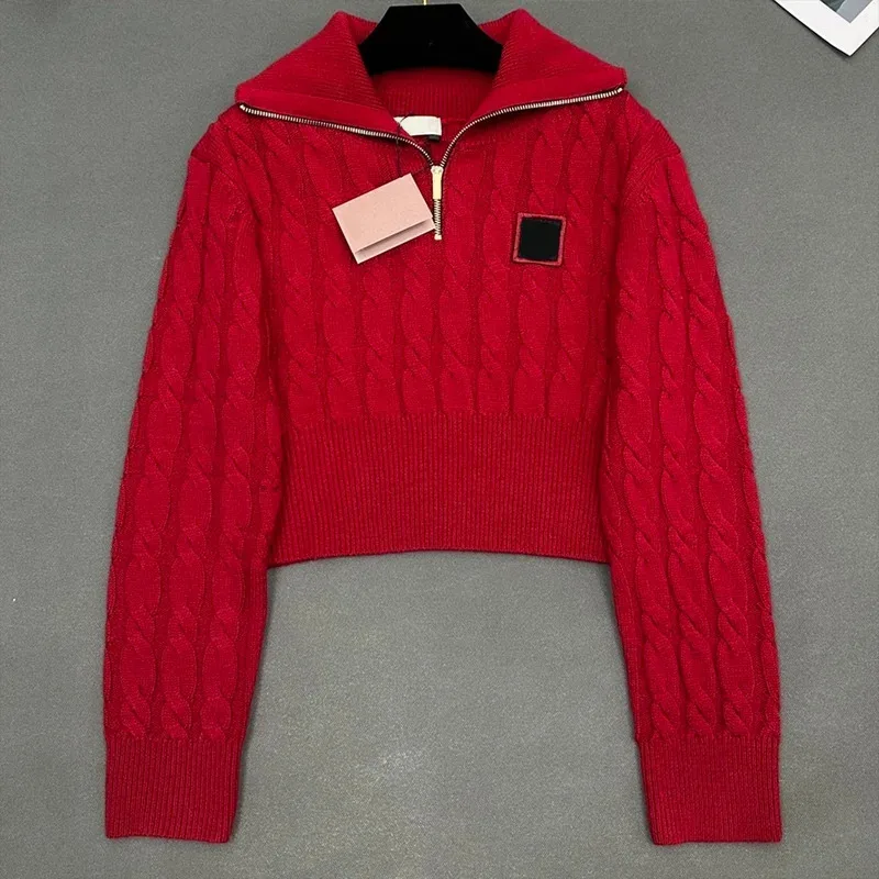 

High-quality women's half-zip front-neck short pullover sweater in knitted spiral stripes black and red spring,autumn 1112002