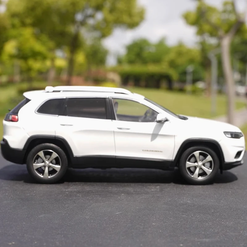 Diecast 1/18 escala cherokee 2020 2018 liga modelo de carro metal veículo brinquedo coleção lembranças mostrar crianças adulto meninos presente