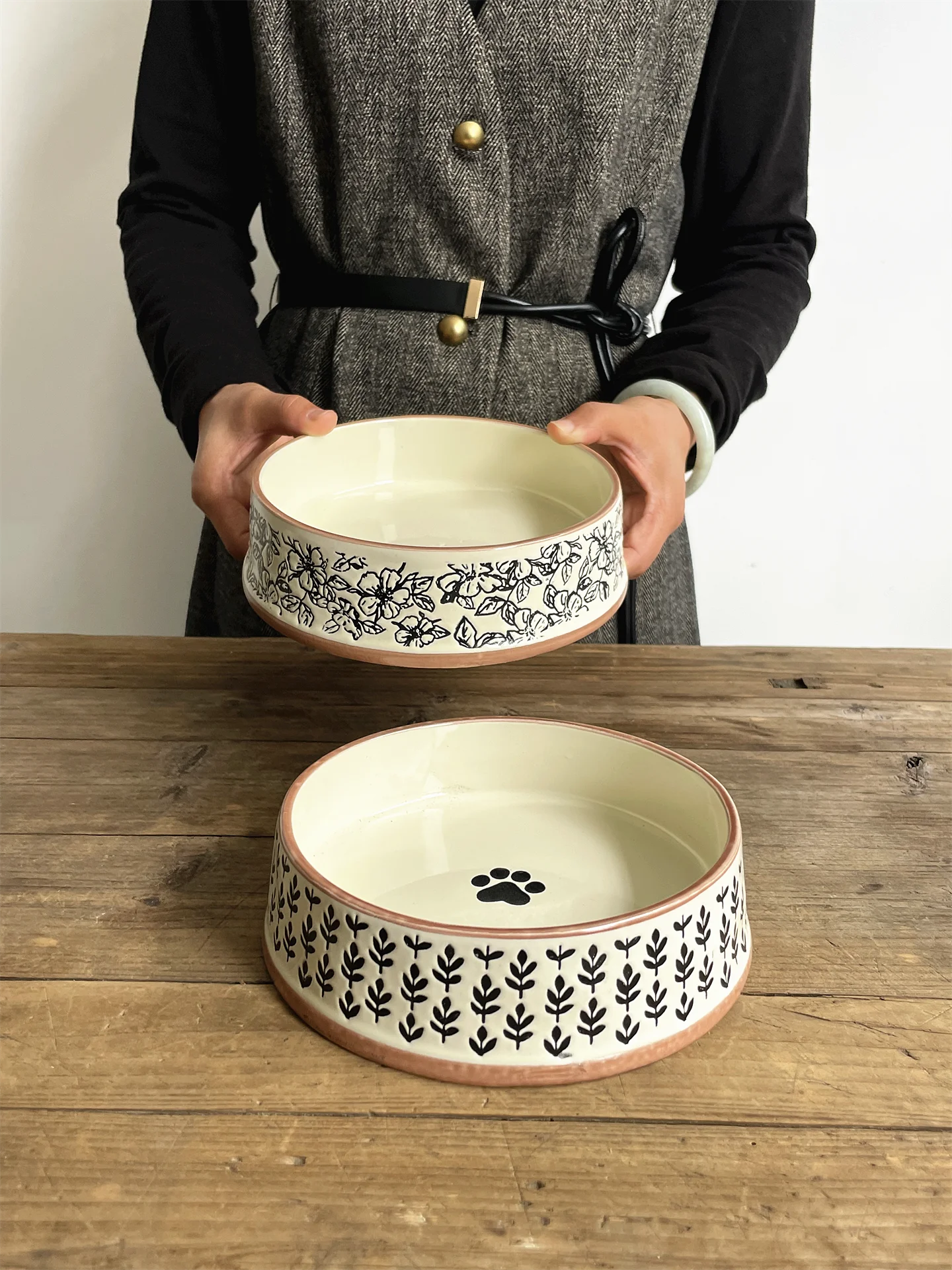 

Расписанная вручную керамическая салатница с креативным цветочным дизайном, маленькая суповая миска, круглая, с подглазурной росписью, посуда для домашнего использования