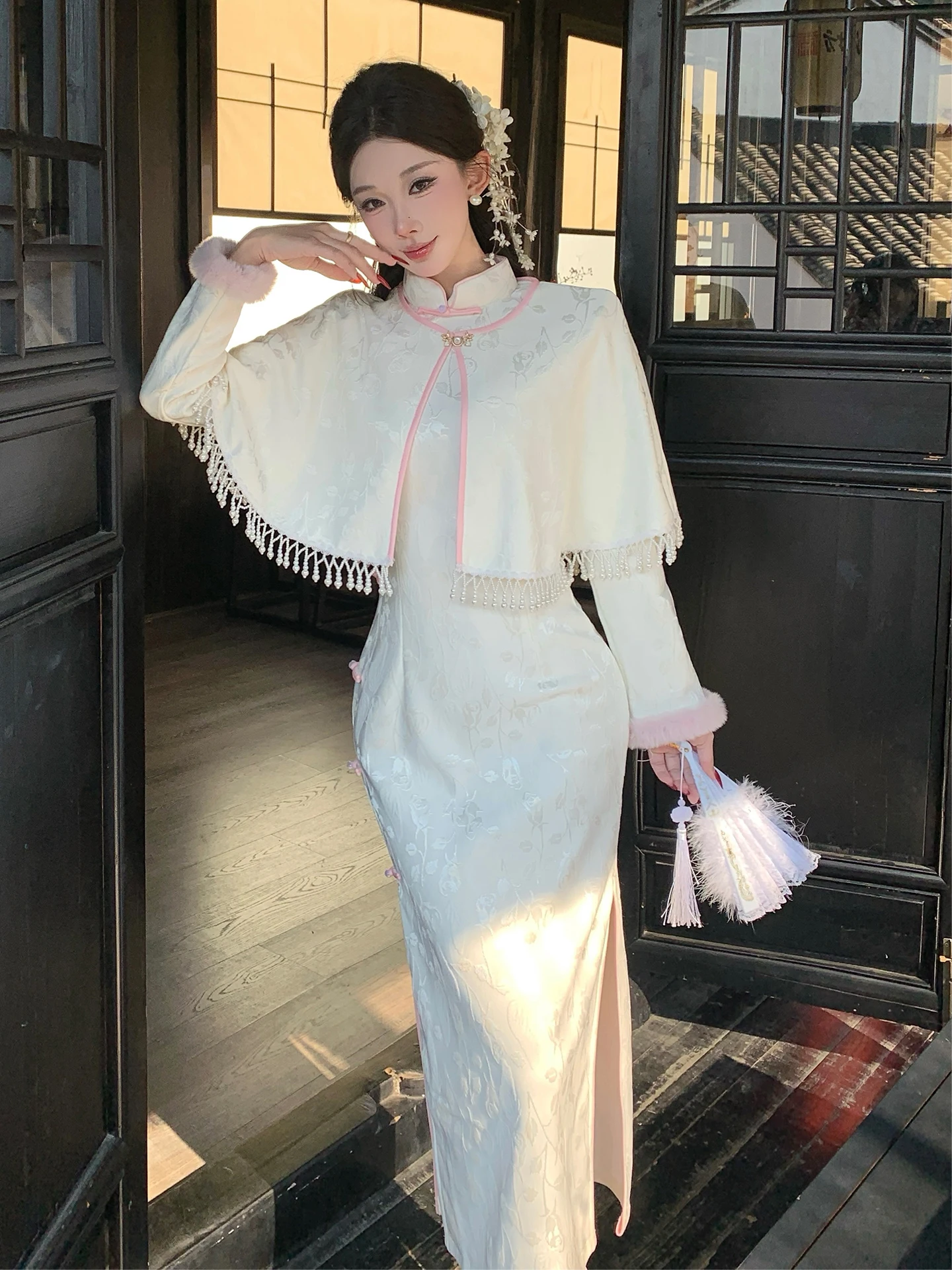 

Белый комплект для девочек с длинными рукавами, воротником-стойкой и флисовой подкладкой, подходит для повседневной носки, офиса и официальных мероприятий.