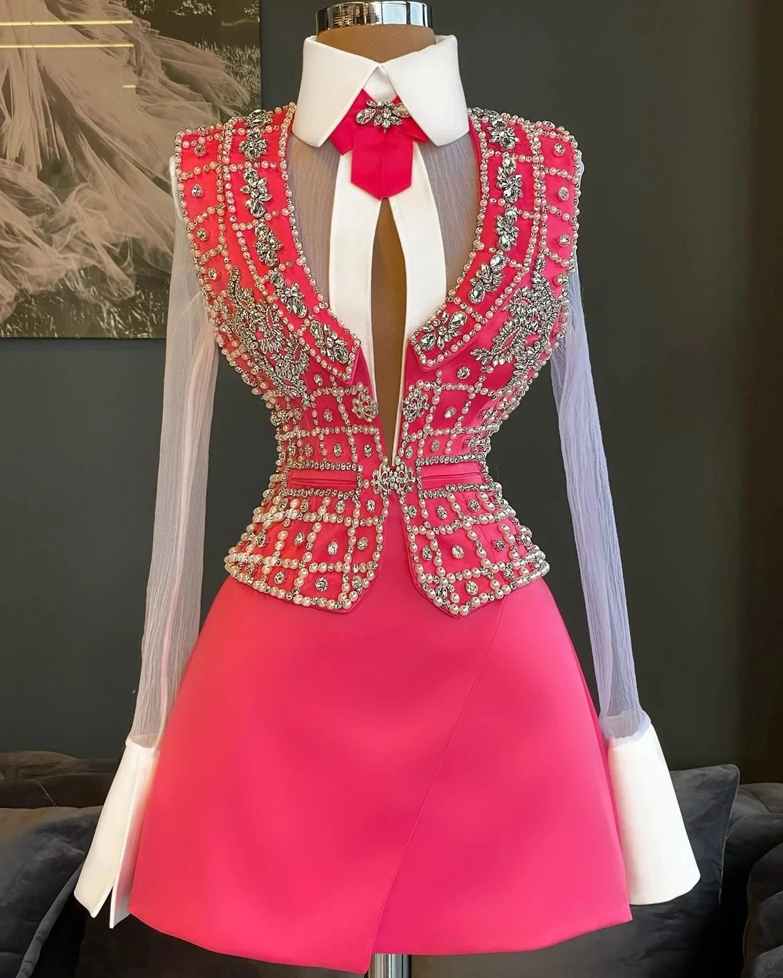 فساتين كوكتيل فوشيا على شكل حرف A وأكمام طويلة مطرز لحفلات أعياد الميلاد فساتين حفلة موسيقية قصيرة لحفلات العودة للوطن حسب الطلب #1