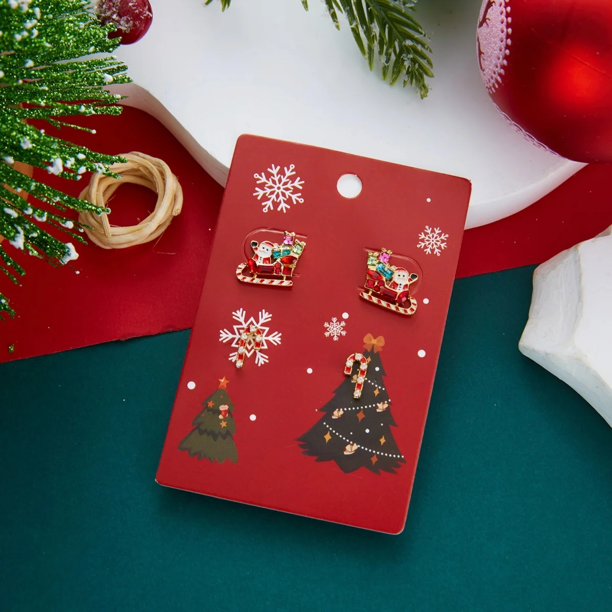 2 Paar/Set Weihnachtsbaum-Schleifen-Hirsch-Ohrstecker für Damen, niedliche Lebkuchenmann-Weihnachtsmann-Schlitten-Krücken-Ohrringe, Schmuck – Detail 28