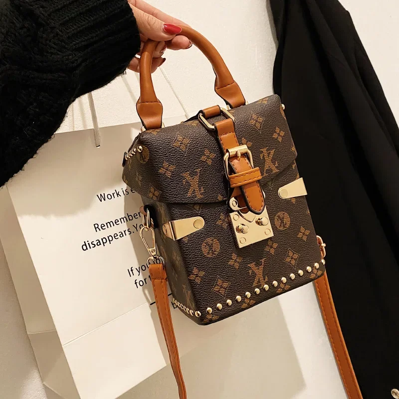 

2025 New Designer Small Square Bag Crossbody Shoulder Bag for Women Fashion Studded Box Purse with Strap Daily Use