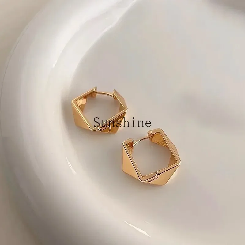 

European and American three-dimensional rhombus design ear buckle earrings cold wind niche light luxury high sense