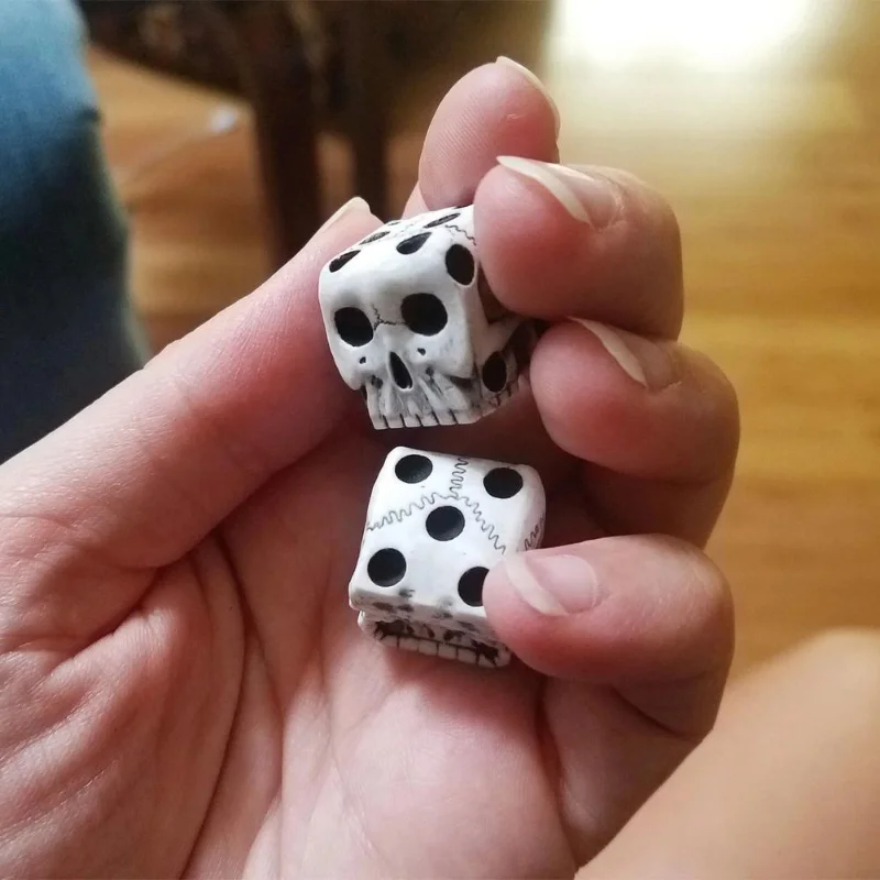 

1Pcs/set New White Skull Dice New Peculiar Casual Game Creative Festival Party Funny Halloween Dice