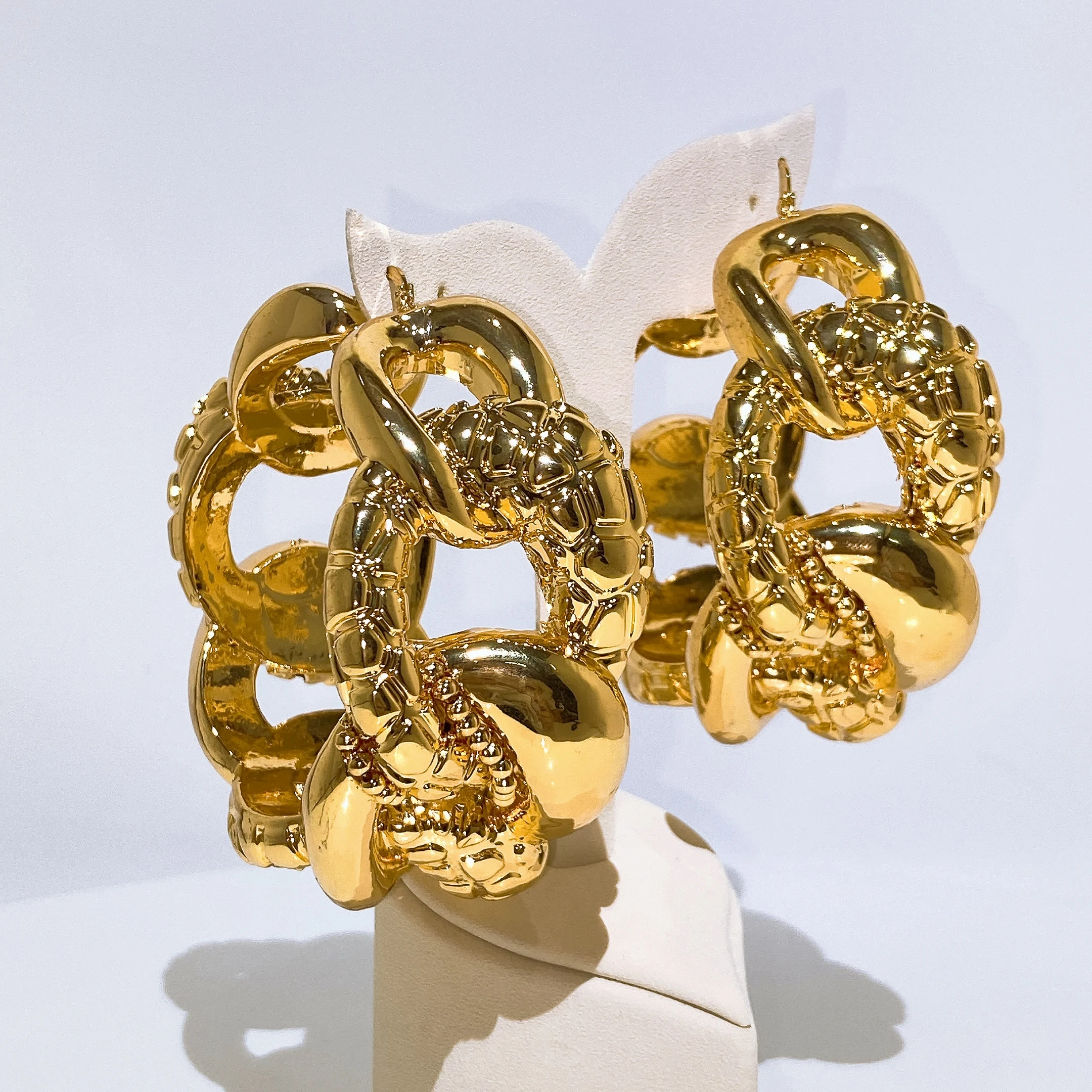 Oversized Curb Chain Hoop Earrings Gold Chunky Intertwined Huggie Hoops Anti Tarnish Hip Hop Statement Earrings Women Club Gift