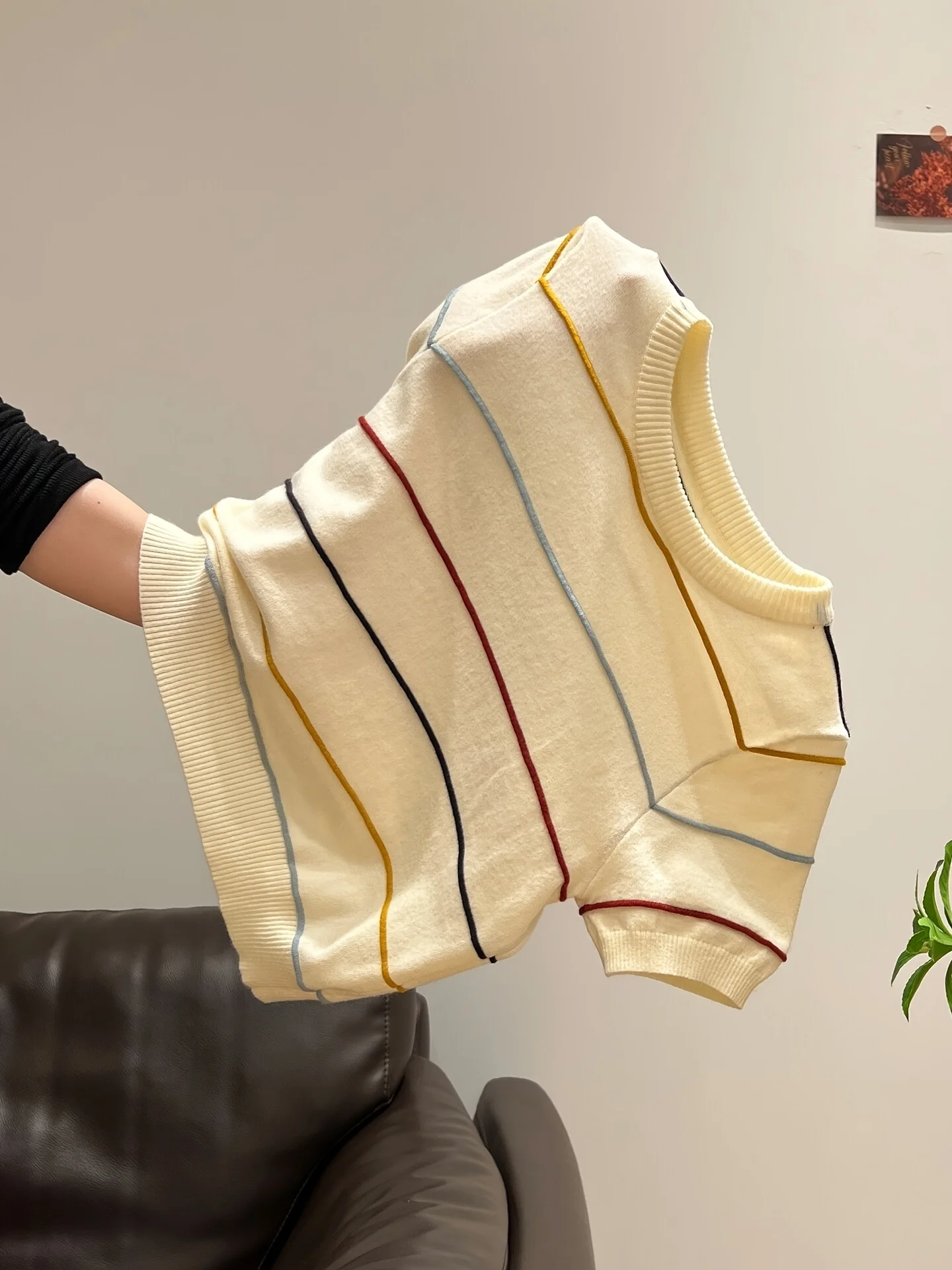 Women'S Beige Soft Style Colorful Striped Short-Sleeve Top, New Summer 2026, Slim-Fitting And Waist-Enhancing Cropped Style