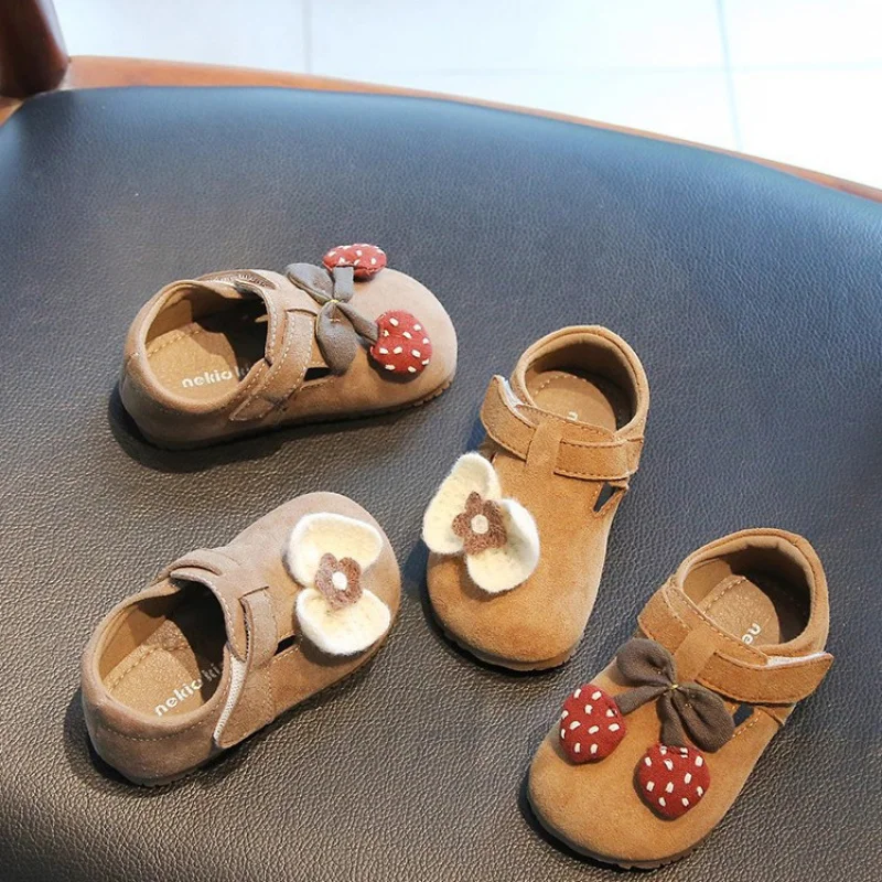 

Милая шикарная детская обувь принцессы, весенне-осенняя новая повседневная обувь на плоской подошве для прогулок для девочек, универсальная модная детская кожаная обувь