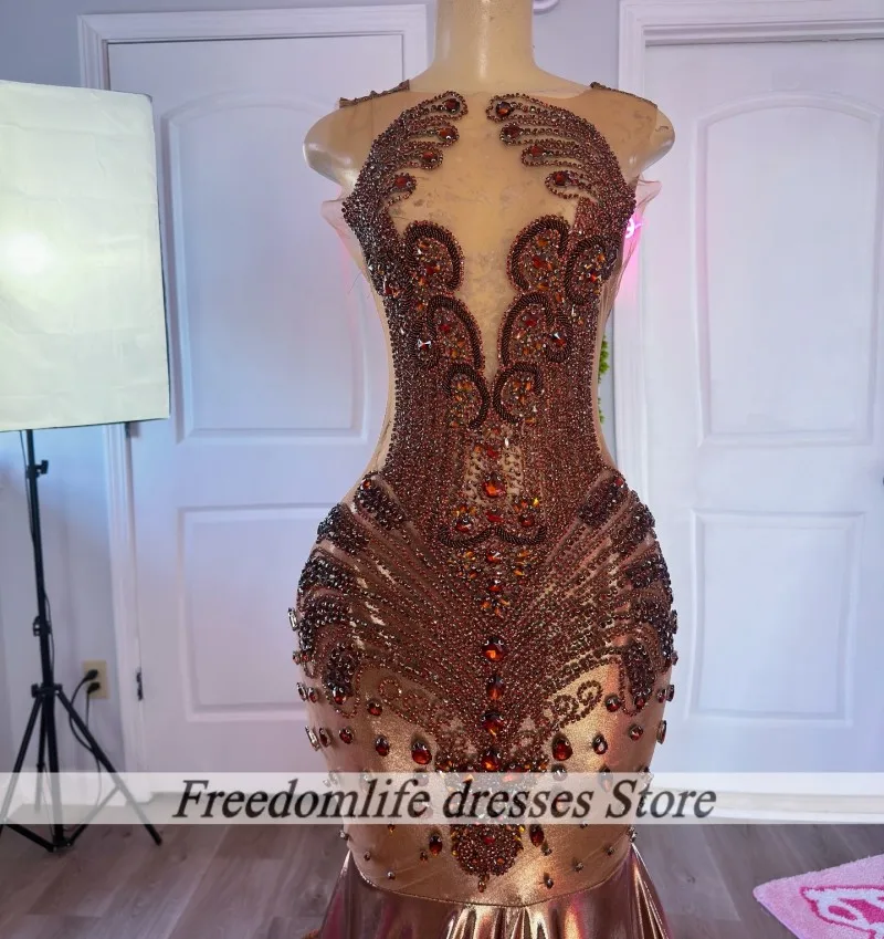 섹시한 비즈 크리스탈 프롬 드레스 2026 머메이드 파티 드레스 소녀용 럭셔리 백리스 이브닝 가운 맞춤형