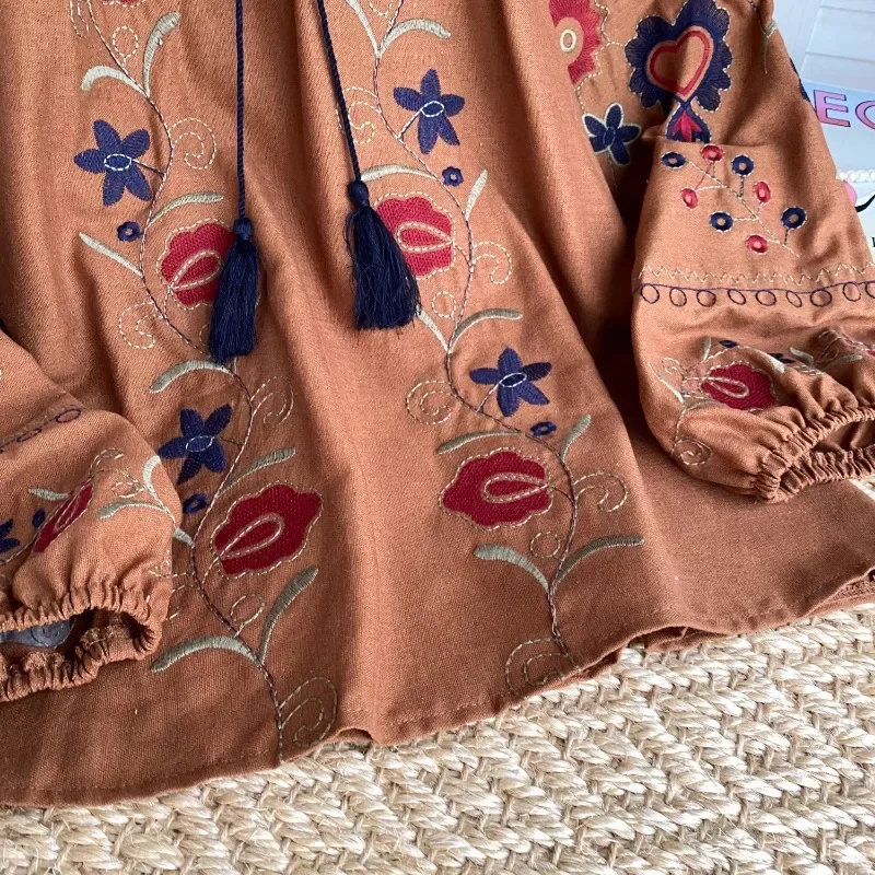 Blusa de moda vintage para mulheres bordado floral com decote em v manga longa lanterna camisa solta primavera versátil blusa feminina dropship