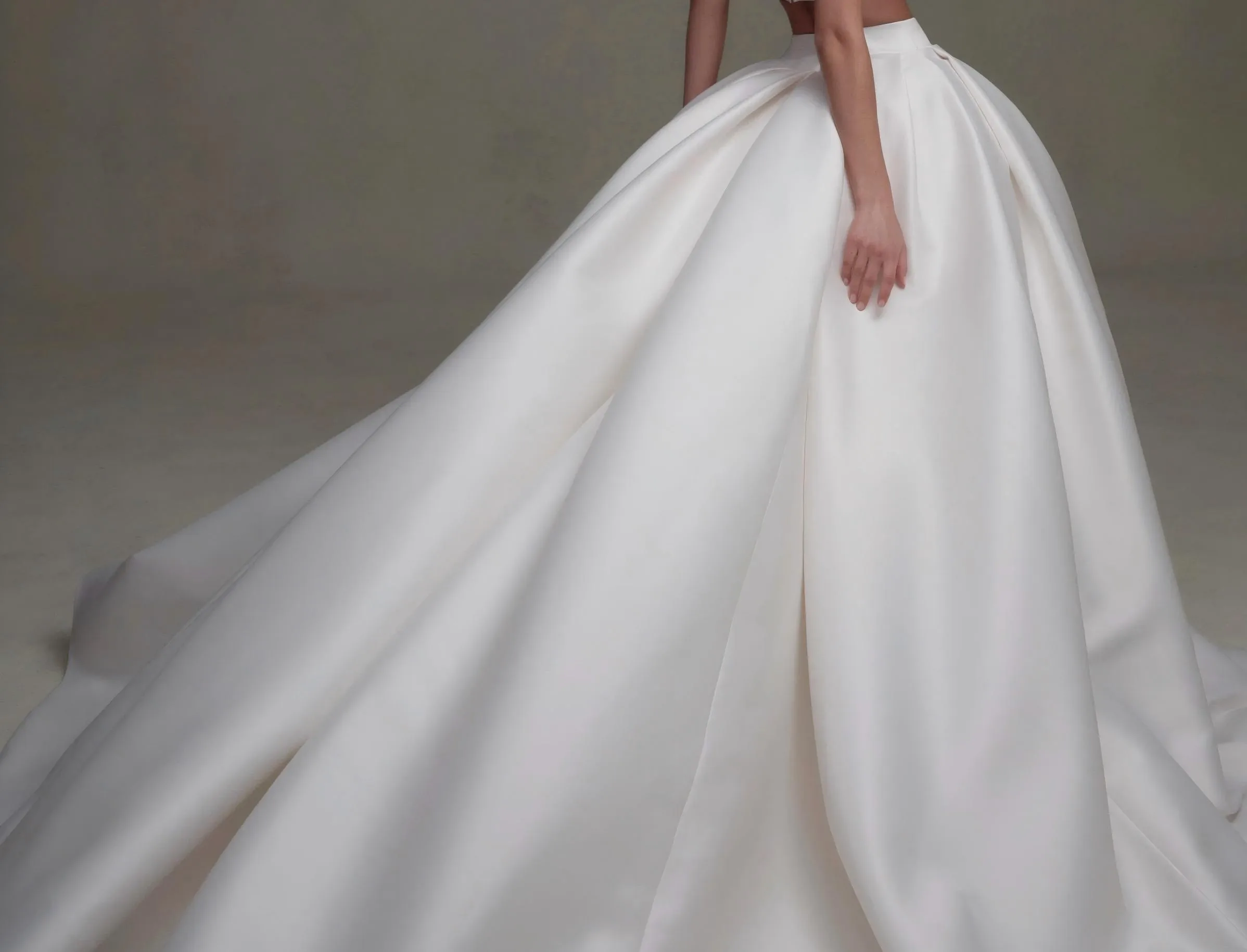 2026 Customized White Satin Enormous Volume Wedding Removable Skirt Detachable Bridal Train Pleated Bridal Party Prom Overskirt